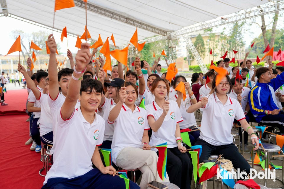 Lan tỏa thông điệp sống xanh từ giảng đường đến cộng đồng - Ảnh 8