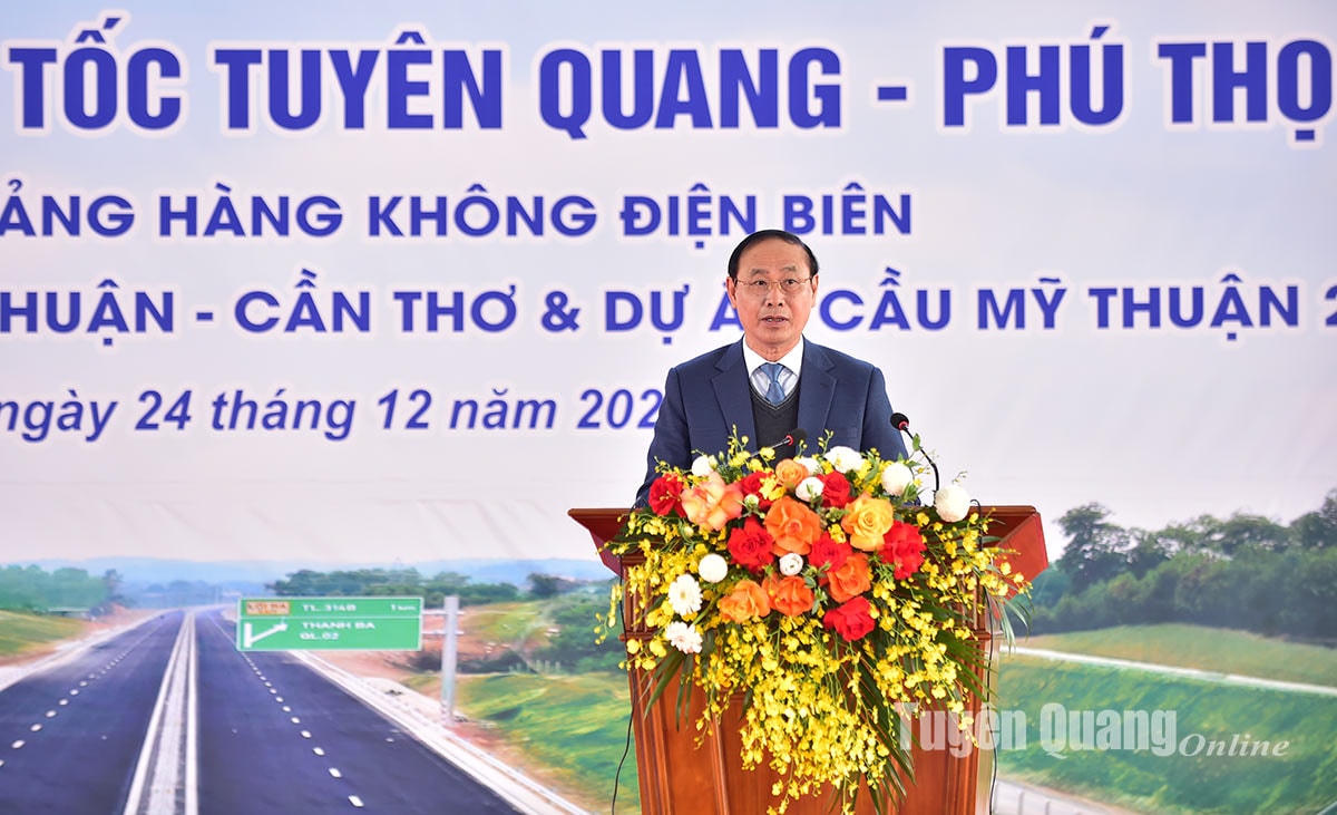 Thứ trưởng Bộ Giao thông Vận tải Lê Đình Thọ phát biểu tại lễ khánh thành. Ảnh: Baotuyenquang.