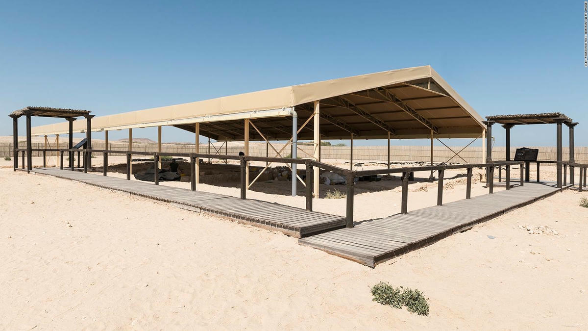 Nhà thờ và Tu viện Đảo Sir Baniyas: Tàn tích của một tu viện Cơ đốc giáo thời tiền Hồi giáo được phát hiện vào những năm 1990. Ảnh: CNN.