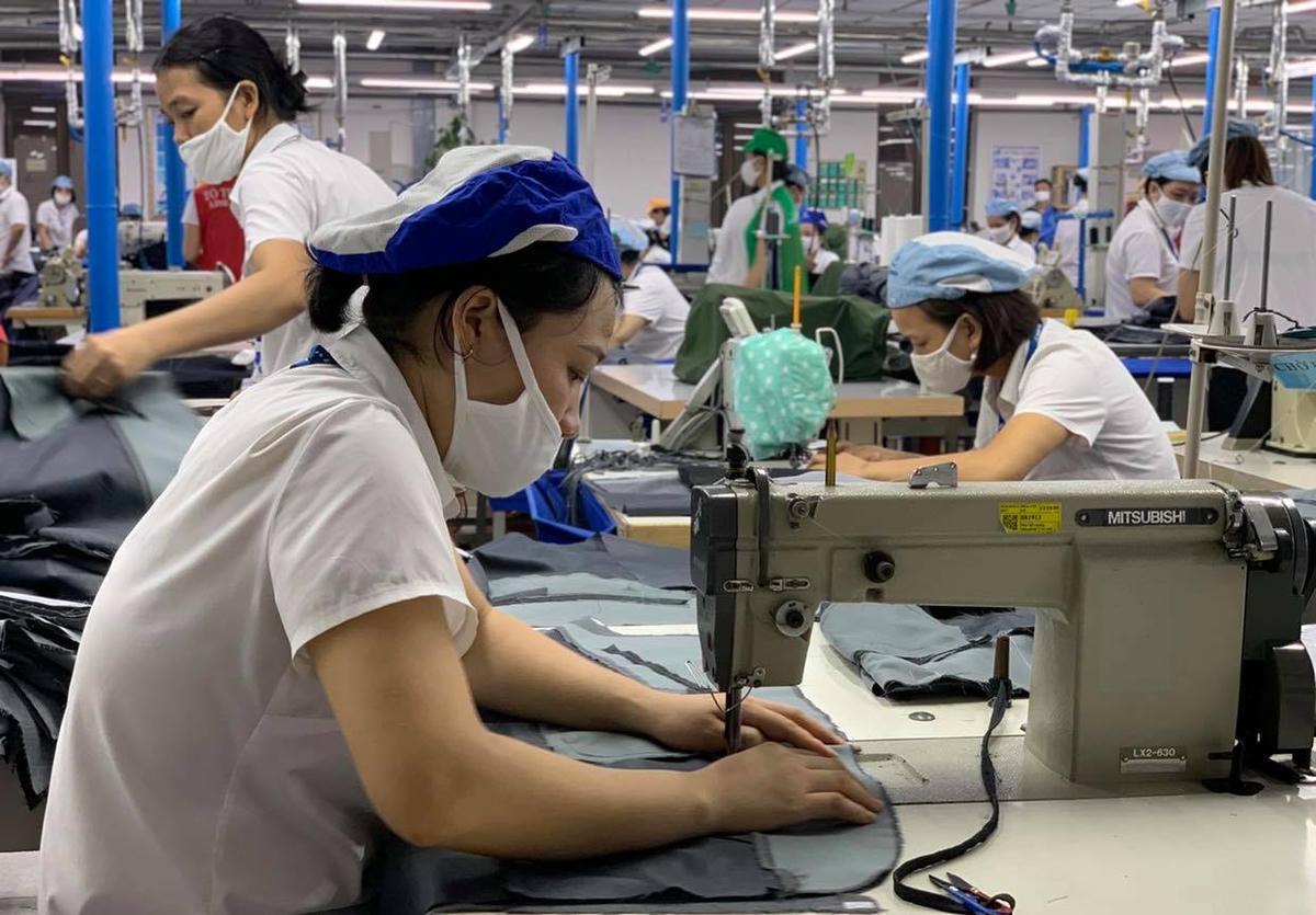 Giám sát làm thêm giờ cho người lao động.