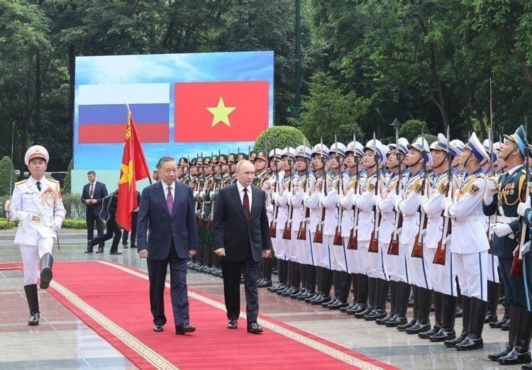 Chủ tịch nước Tô Lâm chủ trì Lễ đón chính thức Tổng thống Liên bang Nga Vladimir Vladimirovich Putin thăm cấp Nhà nước tới Việt Nam theo lời mời của Tổng Bí thư Nguyễn Phú Trọng, từ ngày 19-20/6/2024. (Ảnh: TTXVN)