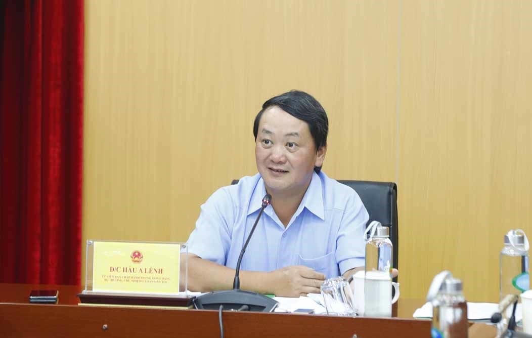 Bộ trưởng, Chủ nhiệm UBDT Hầu A Lềnh chủ trì cuộc họp