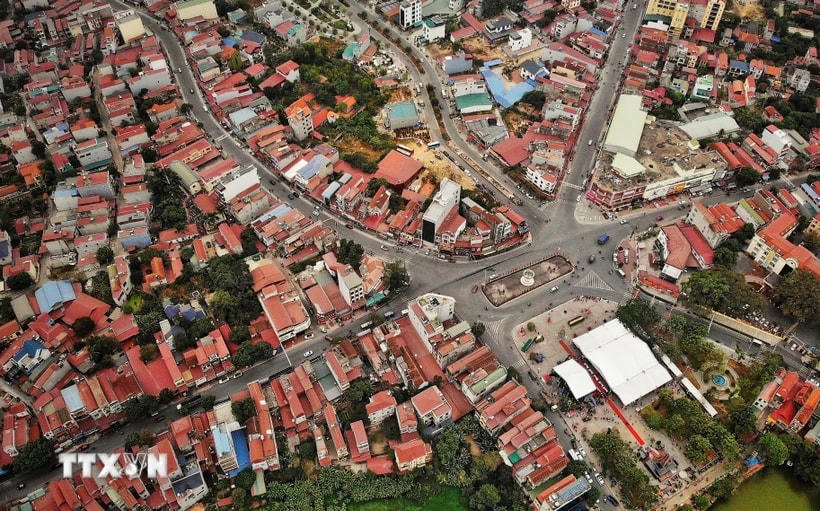 Trung tâm hành chính - chính trị của đơn vị hành chính mới có vị trí địa lý thuận lợi, hạ tầng kinh tế - xã hội đồng bộ, nhất là hệ thống giao thông phát triển. (Ảnh: TTXVN)