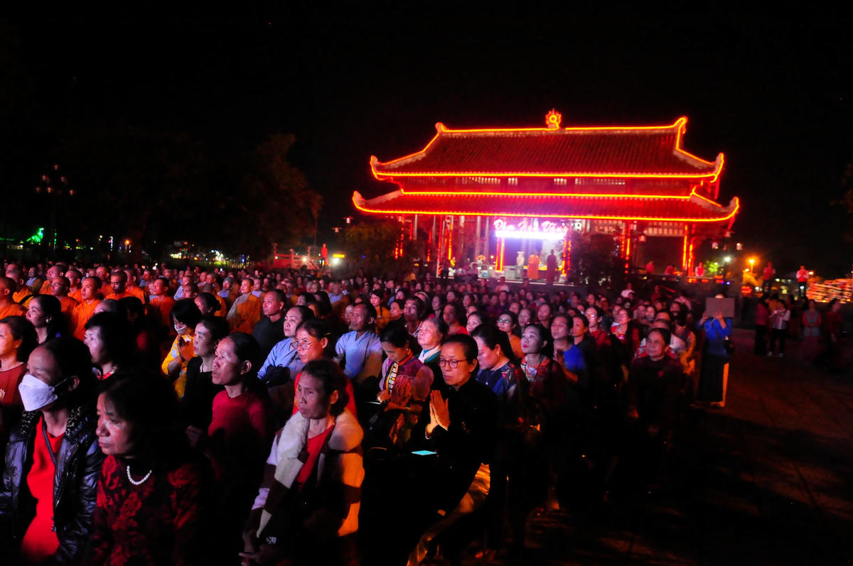 Tăng ni, Phật tử tham gia Đại lễ.