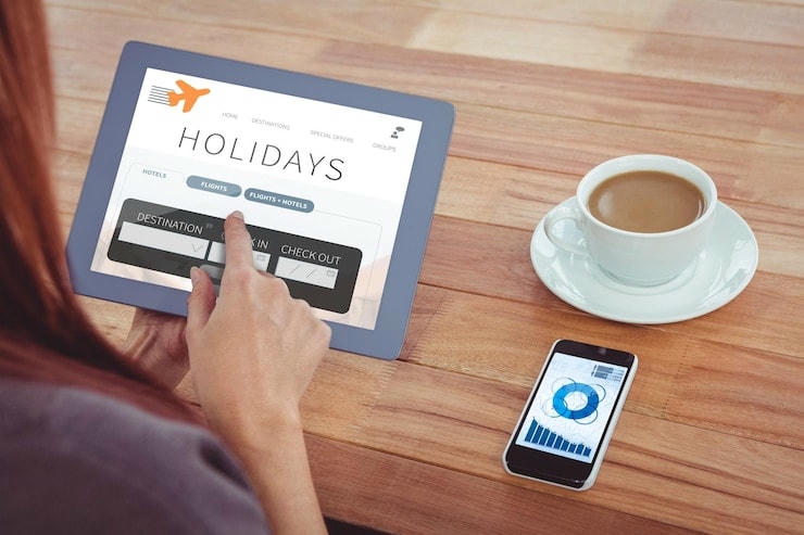 Mùa cao điểm giá vé & giá phòng tăng cao, nhiều nơi quá tải dẫn tới tình trạng khó đặt phòng.