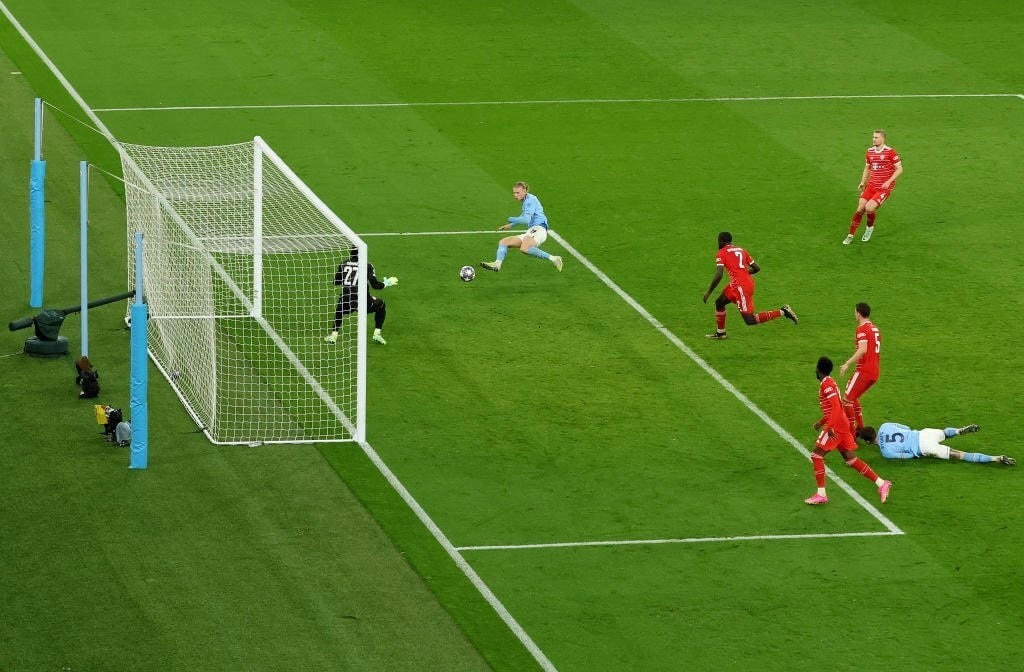 Haaland ghi bàn vào lưới Bayern Munich (Ảnh: GI).