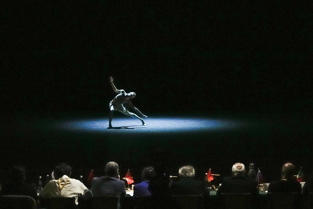 Nghệ sĩ Ekaterina Varlamova của Nga biểu diễn trên Sân khấu Mới của Nhà hát Bolshoi ở Moscow, Nga. Ảnh: AP.