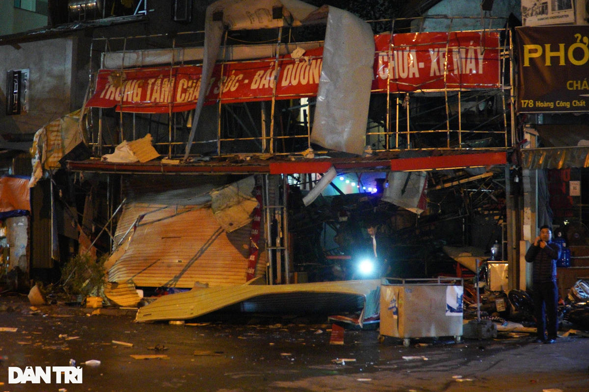 Căn nhà cháy rụi, chỉ còn trơ khung thép (Ảnh: Minh Hoàng).