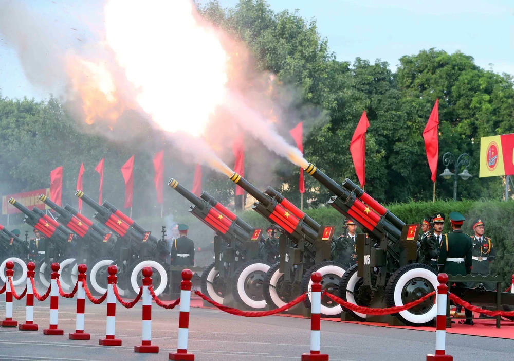 Nghi thức bắn 21 loạt đại bác chào mừng chuyến thăm cấp Nhà nước tới Việt Nam của Tổng Bí thư, Chủ tịch nước Trung Quốc Tập Cận Bình và Phu nhân. (Ảnh: An Đăng/TTXVN) ttxvn-le-don-tong-bi-thu-chu-tich-nuoc-trung-quoc-tap-can-binh-8-7552.jpg