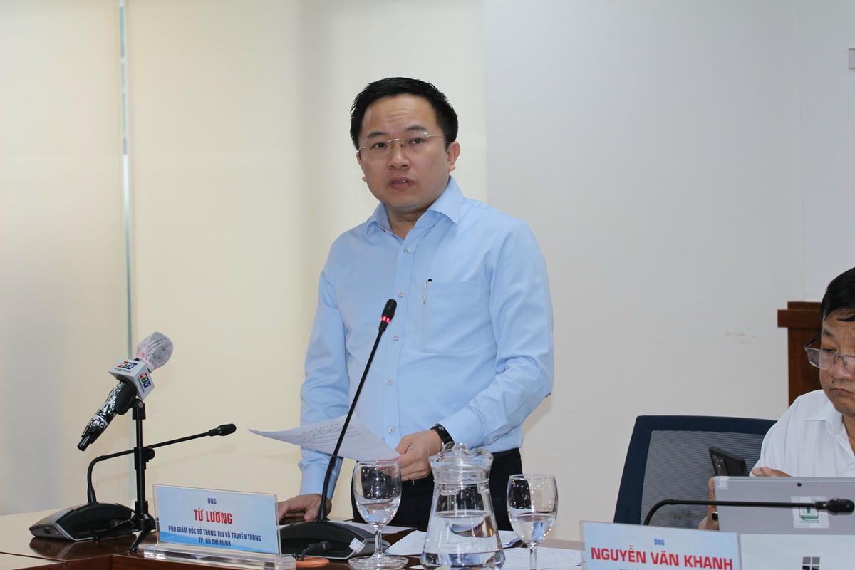 Phó Giám đốc Sở Thông tin - Truyền thông TP HCM cung cấp thông tin cho báo chí.