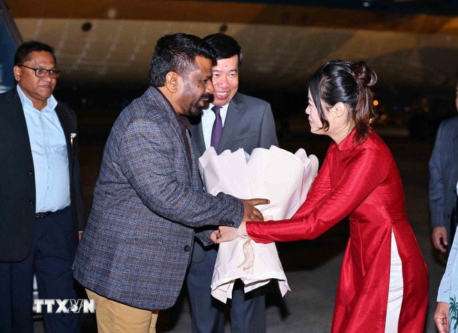 Lễ đón Tổng thống nước Cộng hòa Xã hội Chủ nghĩa Dân chủ Sri Lanka Anura Kumara Dissanayaka tại sân bay Quốc tế Nội Bài. (Ảnh: Minh Đức/TTXVN) ttxvn-tong-thong-sri-lanka-toi-ha-noi-bat-dau-tham-chinh-thuc-viet-nam2.jpg
