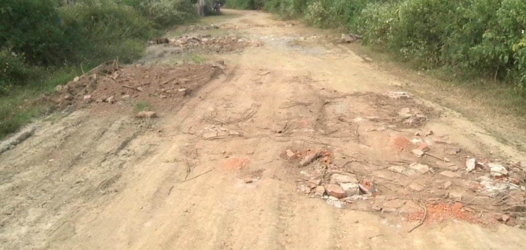 Dự án có tổng mức đầu tư hơn 100 tỷ đồng, đang thi công thì bống dừng lại. Ảnh: Tuấn Trung