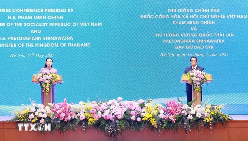 Thủ tướng Phạm Minh Chính và Thủ tướng Thái Lan Paetongtarn Shinawatra công bố Việt Nam và Thái Lan nâng cấp quan hệ lên Đối tác Chiến lược Toàn diện. (Ảnh: Dương Giang/TTXVN)