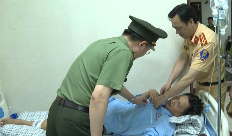 Đồng chí Ngọc được điều trị tại bệnh viện.