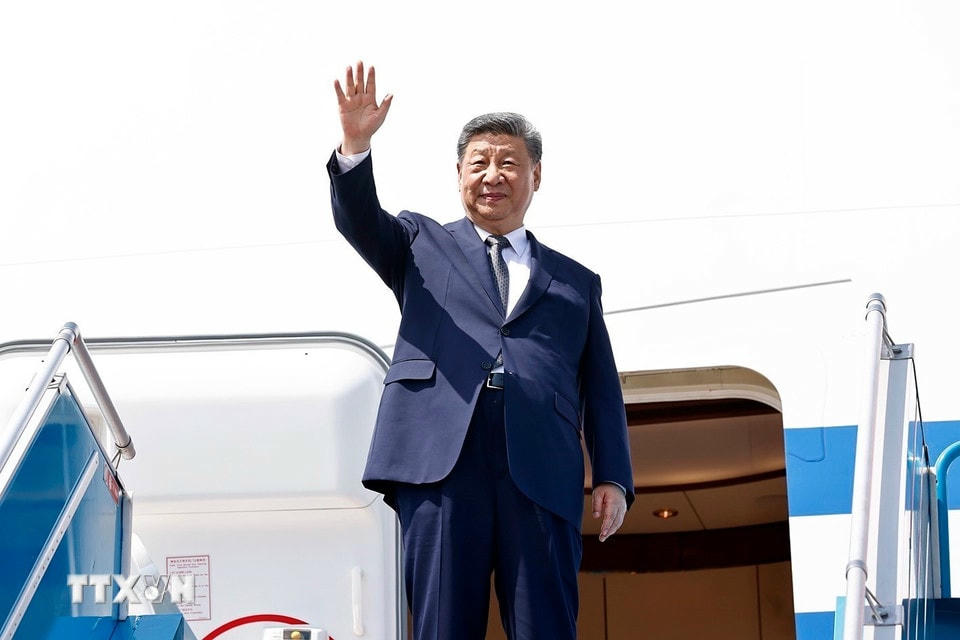 Tổng Bí thư, Chủ tịch nước Trung Quốc Tập Cận Bình tại Sân bay quốc tế Nội Bài. (Ảnh: Doãn Tấn/TTXVN)