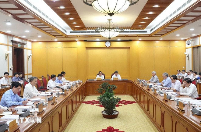 Bộ Chính trị, Ban Bí thư họp triển khai thực hiện sắp xếp tổ chức bộ máy của hệ thống chính trị dưới sự chủ trì của Tổng Bí thư Tô Lâm. (Ảnh: Thống Nhất/TTXVN) ttxvn-bo-chinh-tri-ban-bi-thu-hop-trien-khai-thuc-hien-sap-xep-to-chuc-bo-may-cua-he-thong-chinh-tri-8010181.jpg