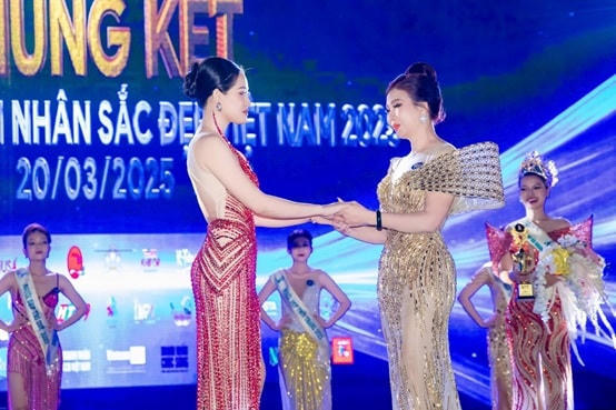 Giây phút kịch tính chờ đợi kết quả cuối cùng của Top 2