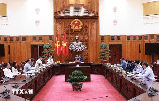 Thủ tướng Phạm Minh Chính chủ trì cuộc họp về đảm bảo cân bằng thương mại với Hoa Kỳ. (Ảnh: Dương Giang/TTXVN) ttxvn-2806-thu-tuong-kinh-te-4.jpg