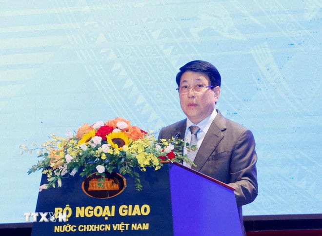 Chủ tịch nước Lương Cường phát biểu tại Hội thảo khoa học quốc tế “50 năm thống nhất đất nước: Vai trò kiến tạo hòa bình của ngoại giao trong lịch sử và hiện tại”. (Ảnh: Lâm Khánh/TTXVN) ttxvn-chu-tich-nuoc-luong-cuong-du-hoi-thao-khoa-hoc-ve-vai-tro-cua-ngoai-giao-ky-niem-50-nam-thong-nhat-dat-nuoc-8.jpg