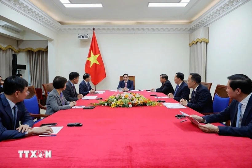 Thủ tướng Phạm Minh Chính điện đàm với Thủ tướng Malaysia Anwar Ibrahim. (Ảnh: Dương Giang/TTXVN)