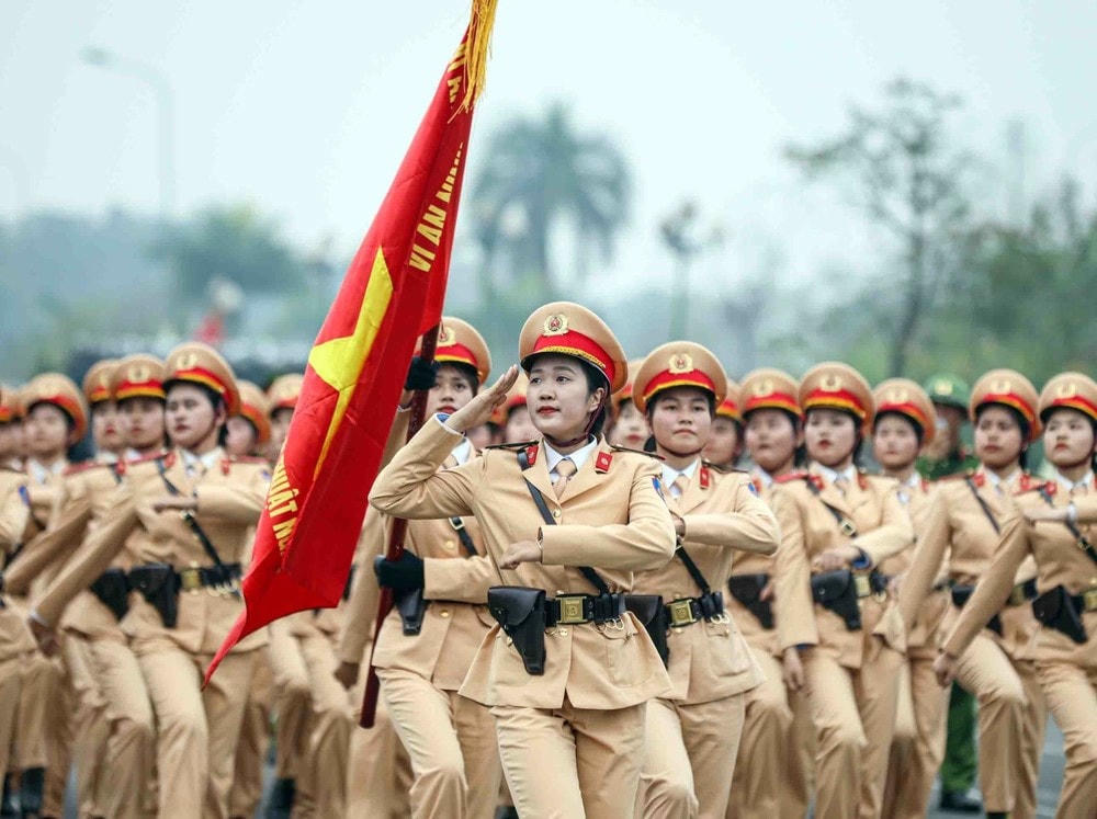 Khối Cảnh sát Giao thông sẽ do các cán bộ, chiến sỹ nữ đảm nhiệm. (Ảnh: Phạm Kiên/TTXVN) ttxvn_duyet binh dien bien (10).jpg