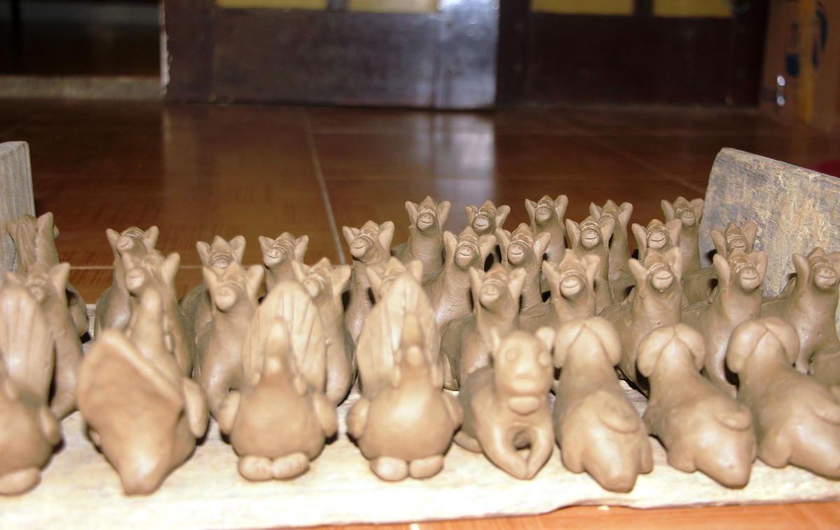 Các sản phảm được tạo hình bằng đất sét.