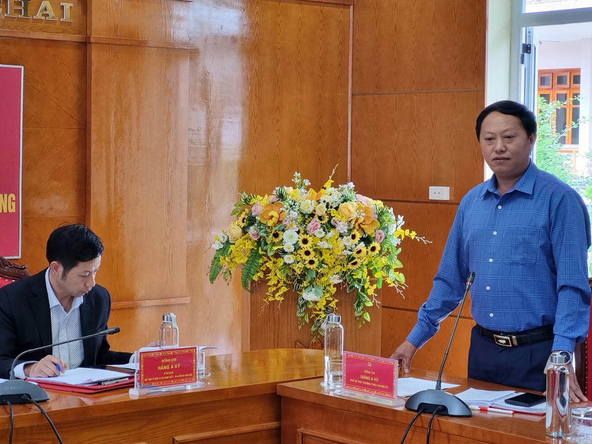 Đồng chí Giàng A Vừ, Phó Bí thư thường trực Huyện uỷ Mù Cang Chải phát biểu. Ảnh: Ngô Hùng