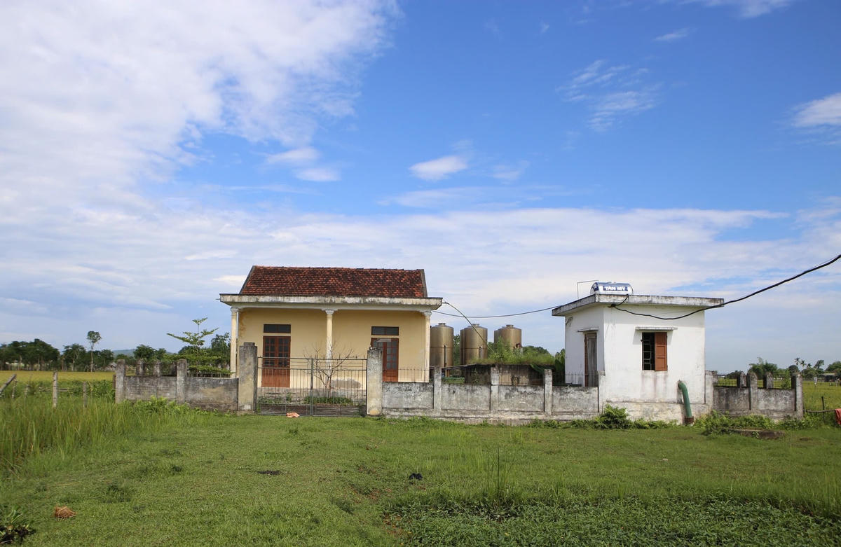 Nhà máy nước Vĩnh Lộc thuộc xã Khánh Vĩnh Yên, Can Lộc, Hà Tĩnh cũng đắp chiếu nhiều năm nay.