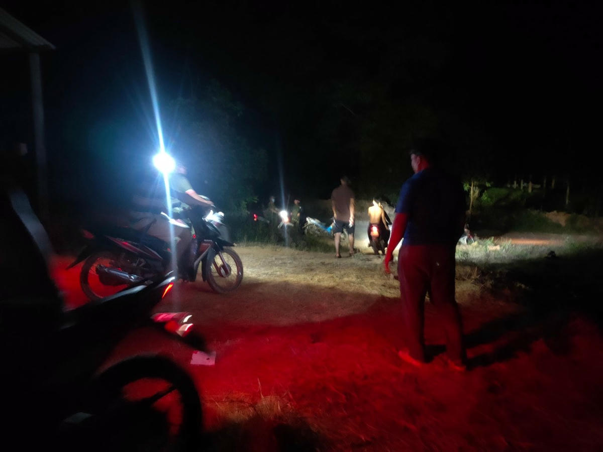 Lực lượng chức năng tiến hành tìm kiếm nạn nhân.