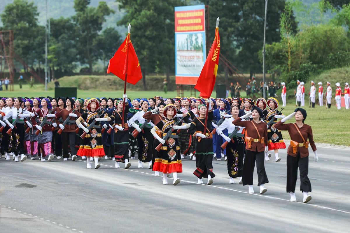 Nữ dân quân các dân tộc VN