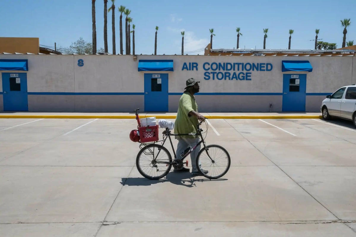 David Spell, 50 tuổi, ở Phoenix, Arizona, Mỹ. Ảnh: The Guardian.