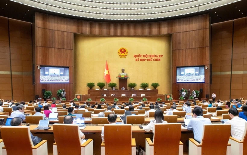 Quốc hội họp toàn thể tại hội trường, thảo luận các dự án luật. (Ảnh: quochoi.vn)