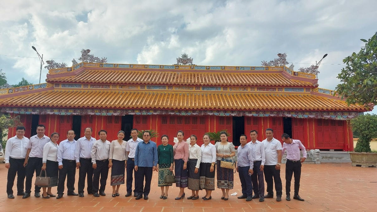 Và tham quan nhiều địa điểm tại tỉnh Quảng Trị.