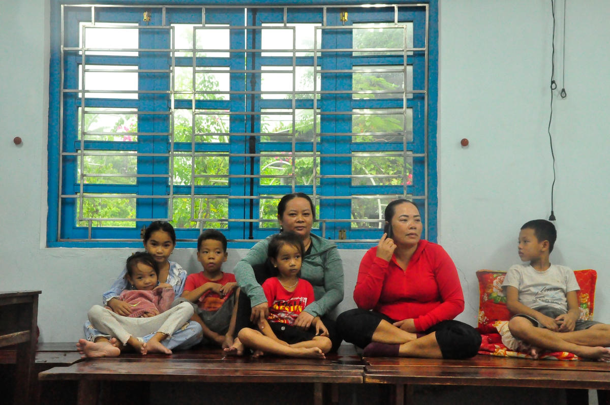 Cũng theo những người dân này, họ cảm thấy thoải mái, an toàn khi đến khu tránh, trú bão được tổ chức tại trường THCS Thuận An.