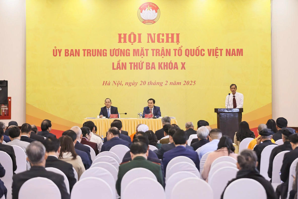 Quang cảnh tại Tổ thảo luận số 2. 