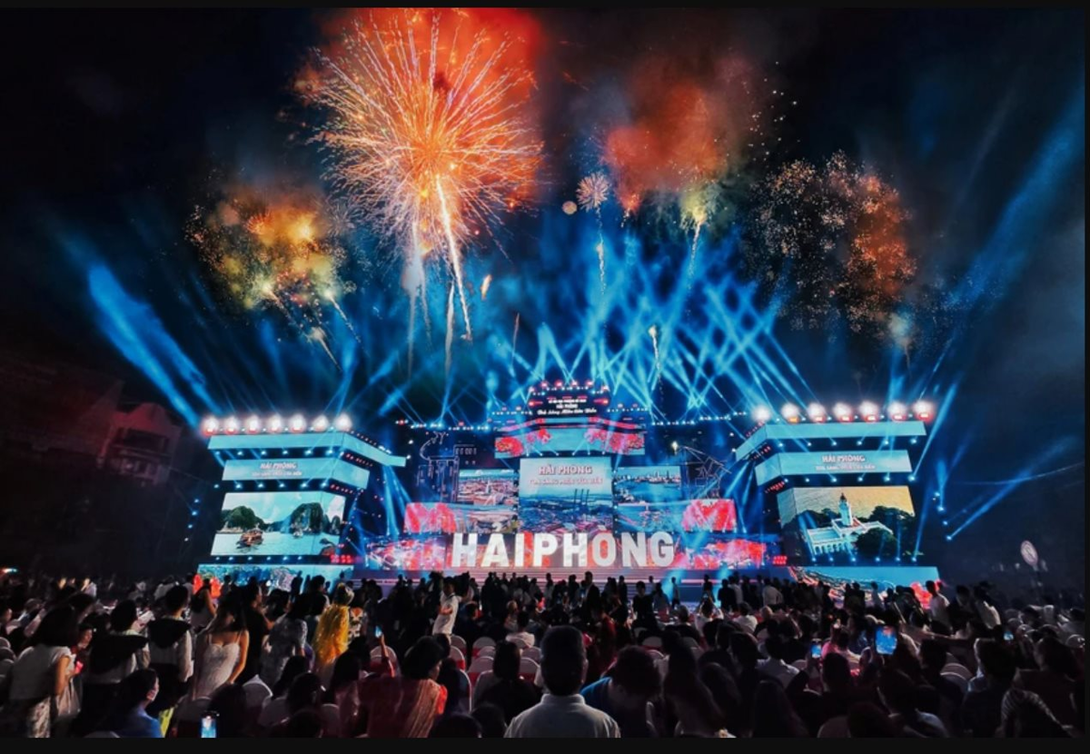 Năm 2023, Hải Phòng bắn pháo hoa tầm thấp tại Quảng trường Nhà hát lớn thành phố. Năm 2024, Hải Phòng lần đầu bắn pháo hoa tầm cao tại Quảng trường Trung tâm Chính trị - Hành chính ở Khu đô thị Bắc sông Cấm.