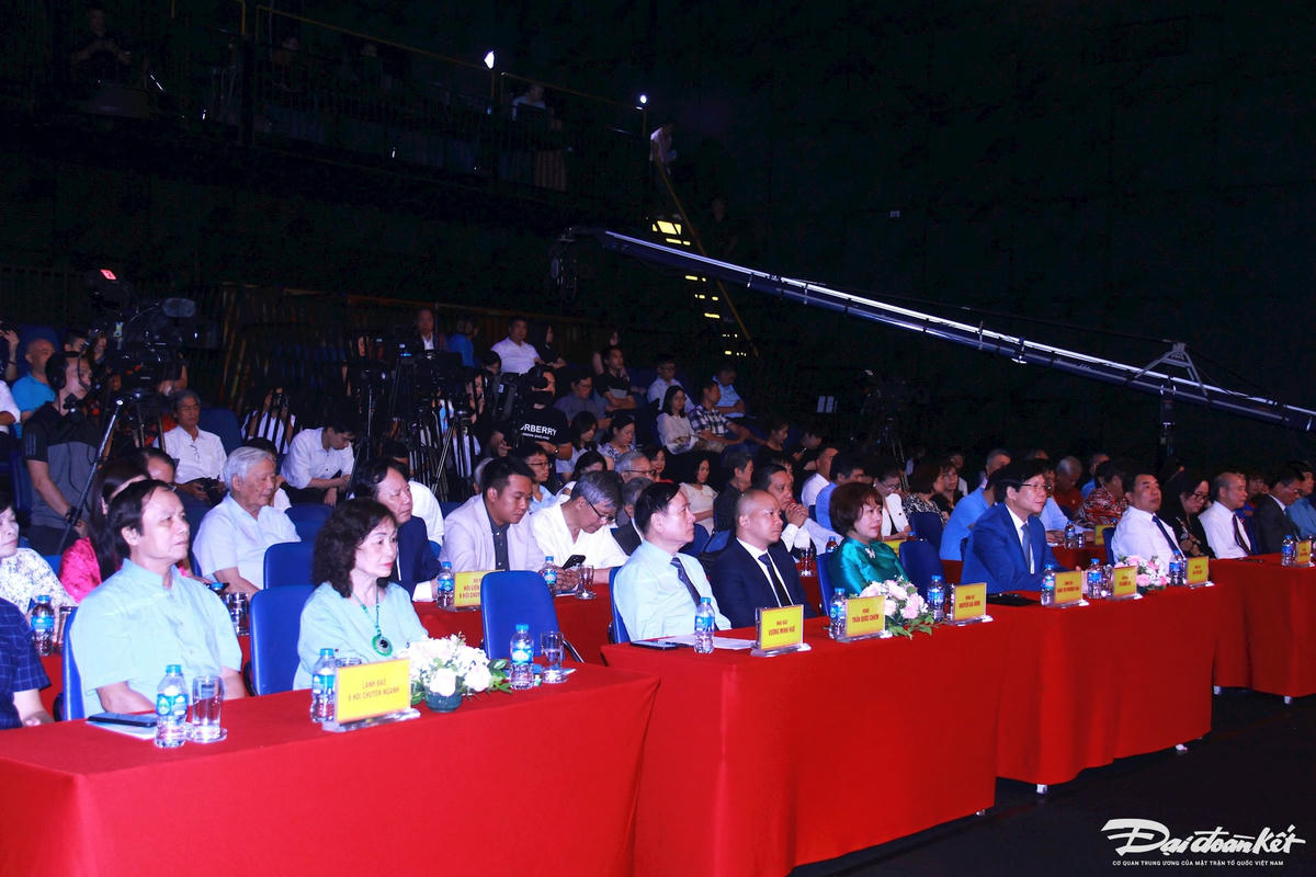 Các đại biểu dự lễ trao giải. Ảnh: Phạm Sỹ.