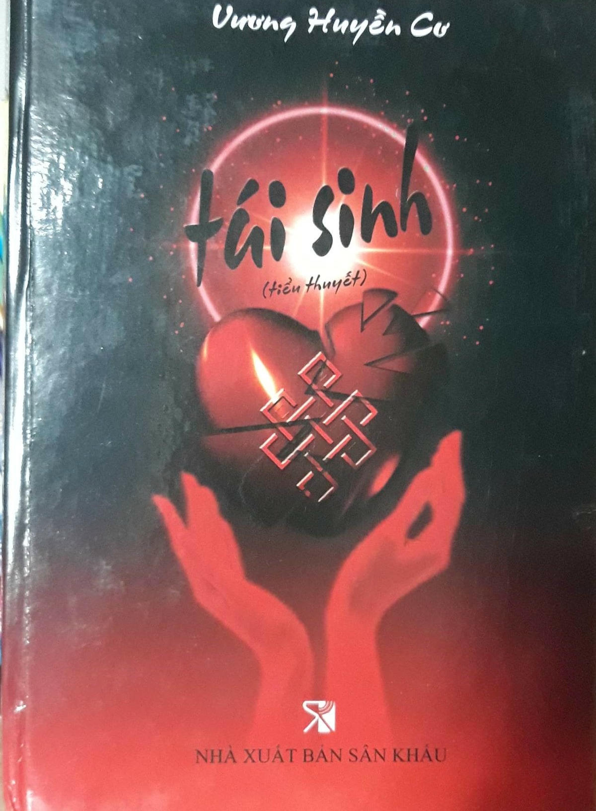 Bìa của tác phẩm “Tái sinh”