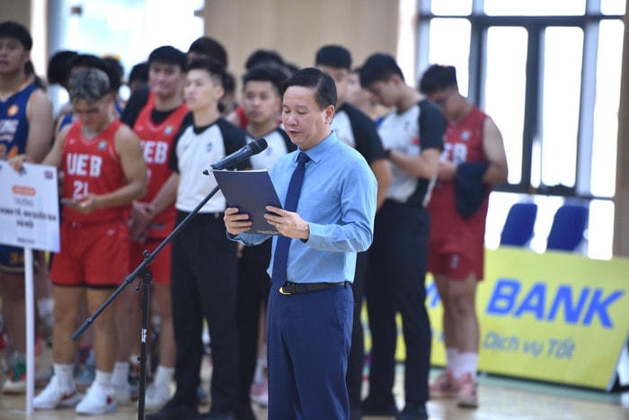 Nhà báo Nguyễn Tiến Bình - Phó Chủ tịch Hiệp hội Các trường đại học, cao đẳng Việt Nam, Tổng Biên tập Tạp chí điện tử Giáo dục Việt Nam, Trưởng Ban Tổ chức giải đấu phát biểu. 5eac1622-44a0-4f2c-a022-6386b171d24a.jpg