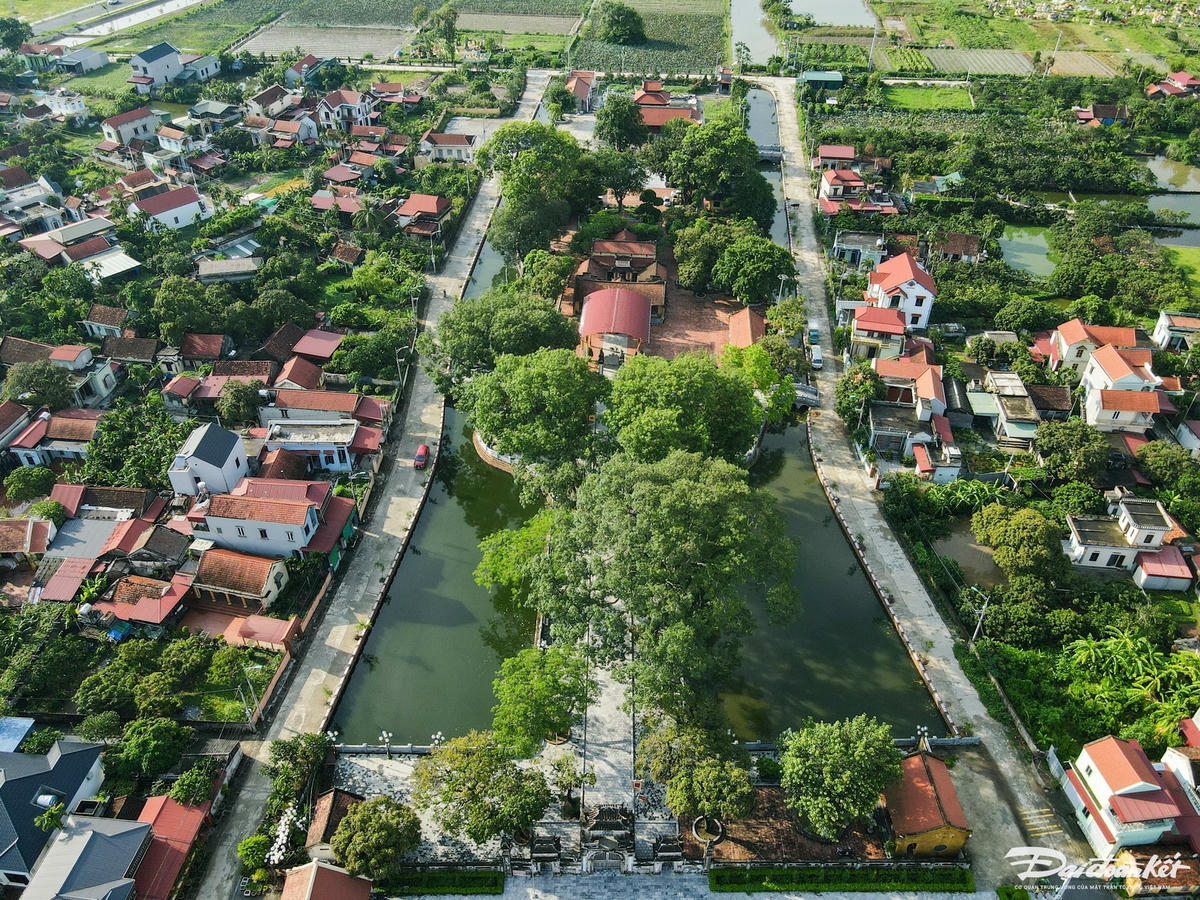 Đền Trần Thương nằm tại xã Trần Thương, tỉnh Ninh Bình, được xây dựng từ thời Hậu Lê, trên nền kho lương cũ thời Trần. Ngôi đền thờ Quốc công Tiết chế Trần Hưng Đạo cùng các bộ tướng có công trong cuộc kháng chiến chống quân xâm lược Nguyên - Mông lần thứ hai. Ảnh: Đình Minh