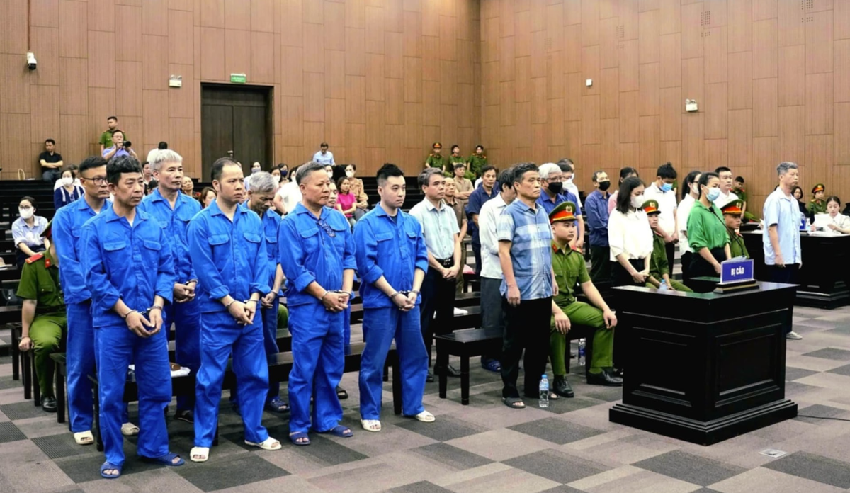 Các bị cáo tại phiên tòa. Ảnh: M. Hùng