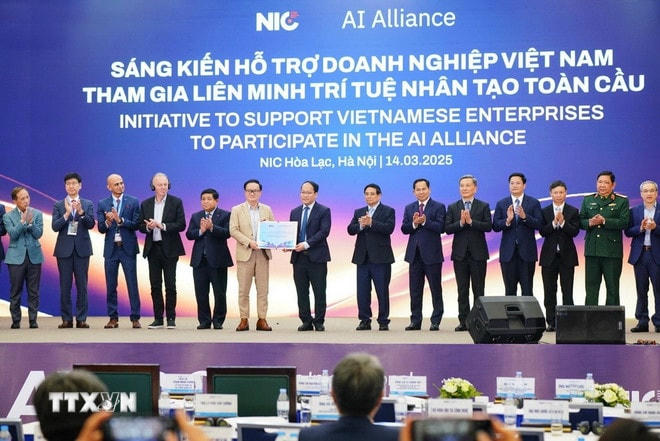 Thủ tướng Chính phủ Phạm Minh Chính chứng kiến Lễ trao các chứng nhận về đổi mới sáng tạo, hợp tác liên kết công nghệ. (Ảnh: Khánh Hòa/TTXVN) ttxvn-thu-tuong-nganh-ban-dan-4.jpg