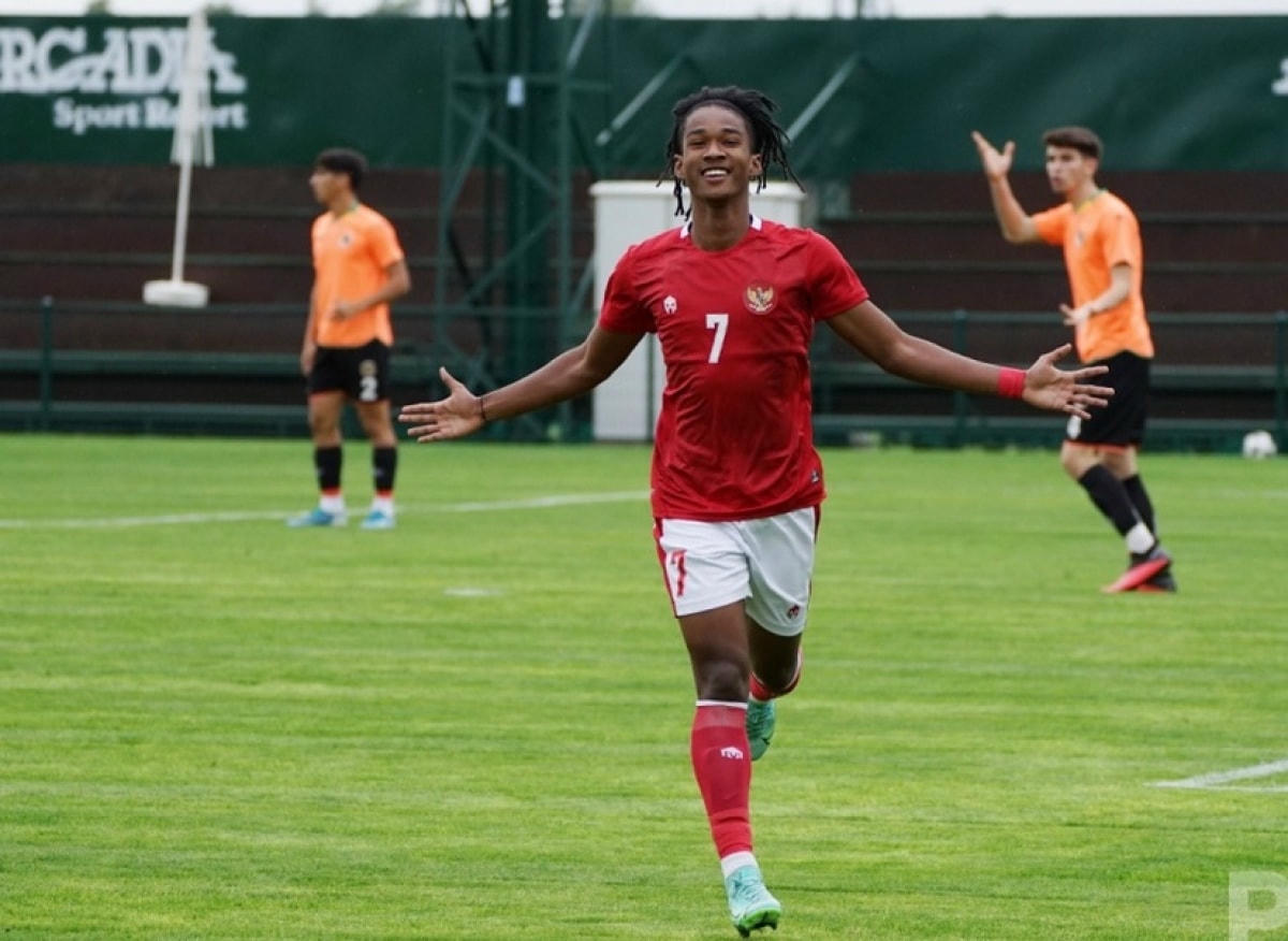 Ronaldo Kwateh có cái tên và ngoại hình nổi bật. (Ảnh: PSSI).