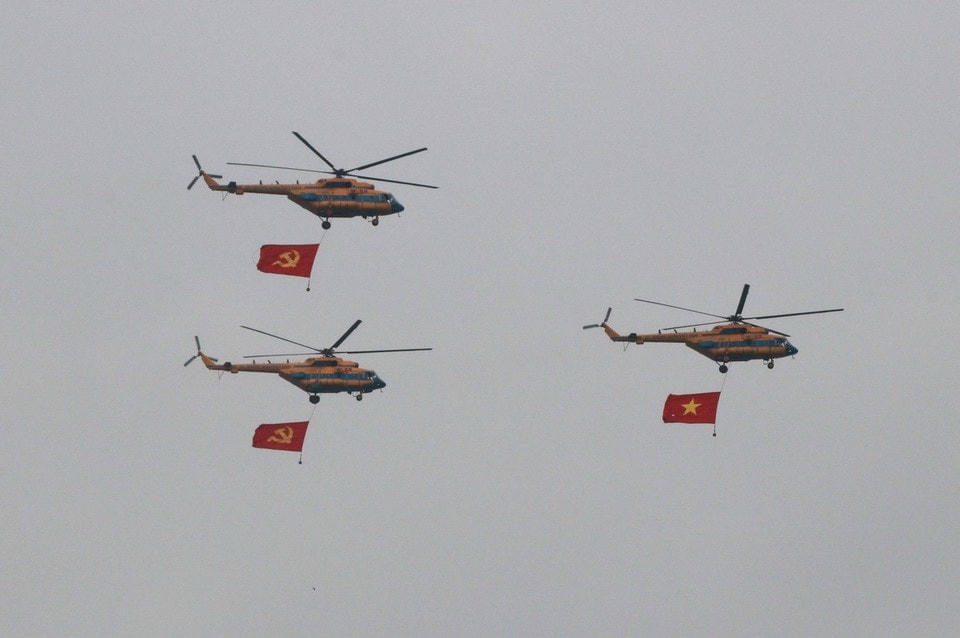 Lực lượng không quân Việt Nam hợp luyện bay chào mừng, với sự tham gia của 10 trực thăng, 7 máy bay “hổ mang chúa” tiêm kích SU- 30MK2 cùng biên đội máy bay huấn luyện đa nhiệm Yak-130. (Ảnh: Sỹ Tuyên/TTXVN)