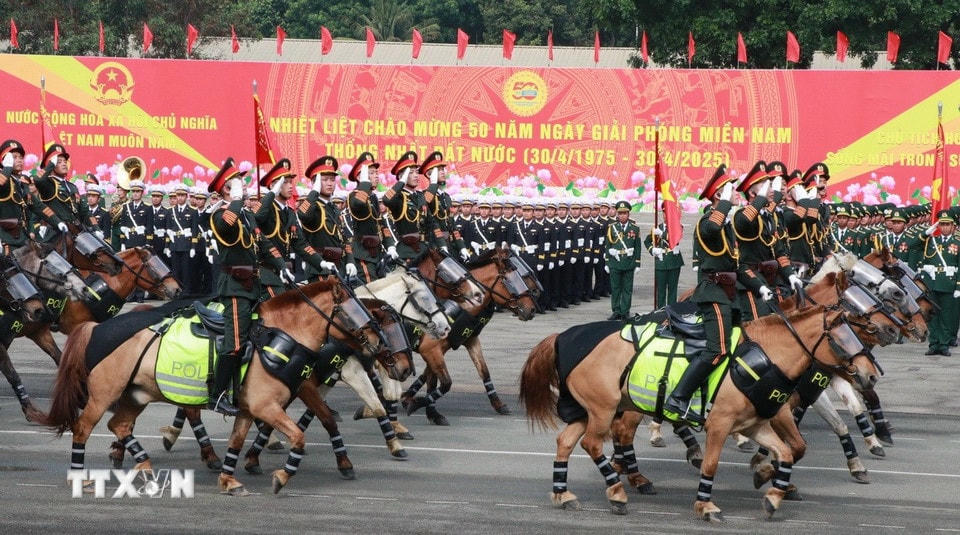 Lực lượng kỵ binh tham gia hợp luyện. (Ảnh: Sỹ Tuyên/TTXVN)