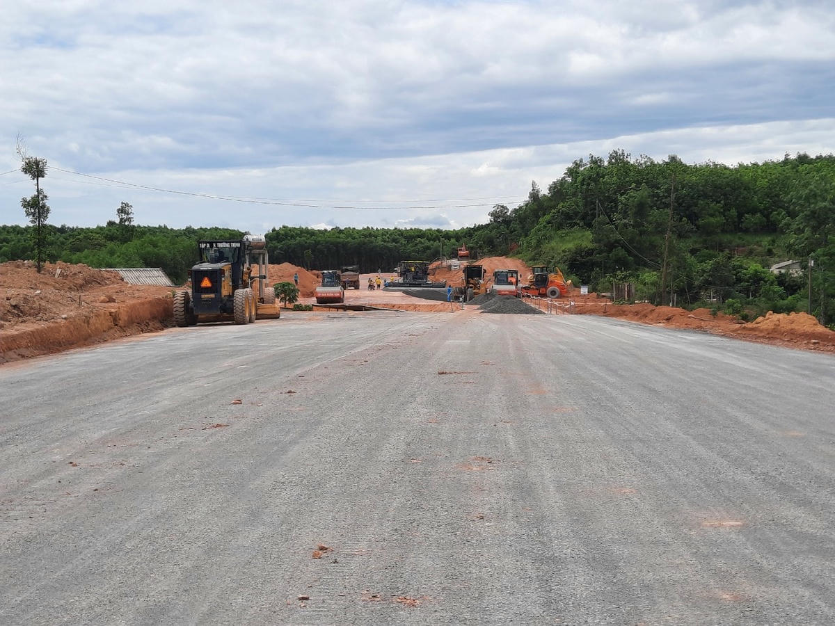 Đến cuối tháng 6/2023, một số đoạn đã được cấp phối đá dăm.