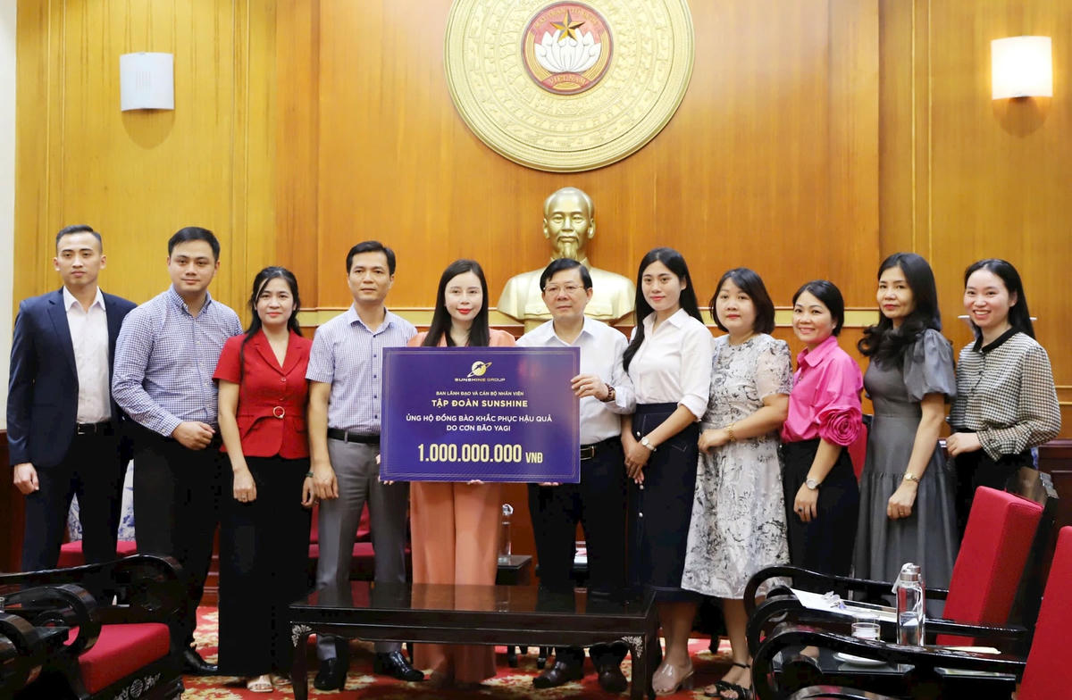 Chủ tịch Đỗ Văn Chiến tiếp nhận ủng hộ từ công đoàn và tập thể nhân viên KPMG Việt Nam.