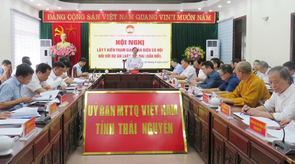 Quang cảnh hội nghị phản biện.