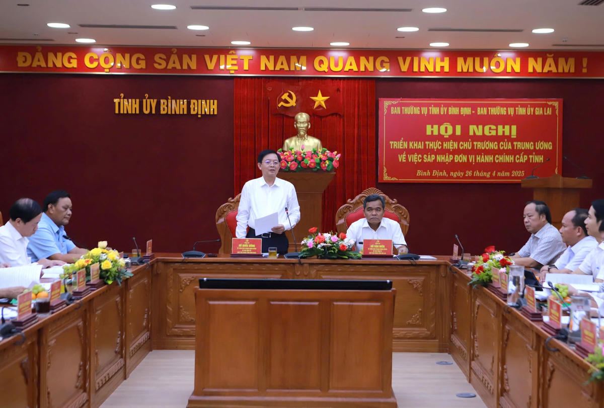 Ban Thường vụ Tỉnh ủy Bình Định và Ban Thường vụ Tỉnh ủy Gia Lai tổ chức Hội nghị triển khai thực hiện chủ trương của Trung ương về việc sáp nhập đơn vị hành chính công ( ảnh Diễm Phúc)