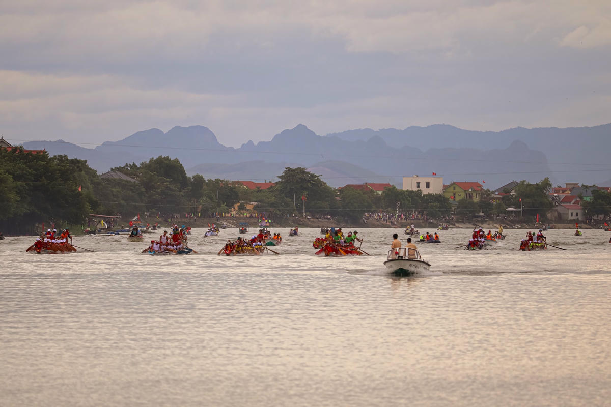 Trong 2 năm qua, tình hình dịch bệnh Covid-19 diễn biến phức tạp nên Lễ hội đua, bơi thuyền truyền thống trên sông Kiến Giang (huyện Lệ Thuỷ, Quảng Bình) đã phải tạm dừng. Nay tình hình dịch bệnh Covid-19 trên địa bàn huyện cơ bản đã được kiểm soát, Ban Thường vụ Huyện ủy huyện Lệ Thủy đã đồng ý chủ trương tổ chức Lễ hội đua, bơi thuyền truyền thống trên sông Kiến Giang năm 2022.